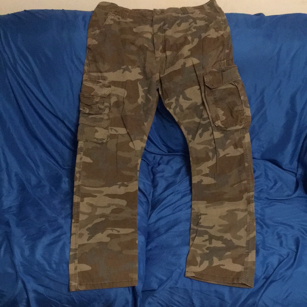 Wrangler Brown and Tan Cargo Pants Camouflage